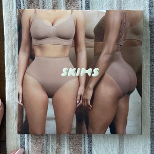 Skims mid waist thong x 2 SIZE S/M
